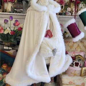 Bridal Cape White Hooded Cape with Fur Trim